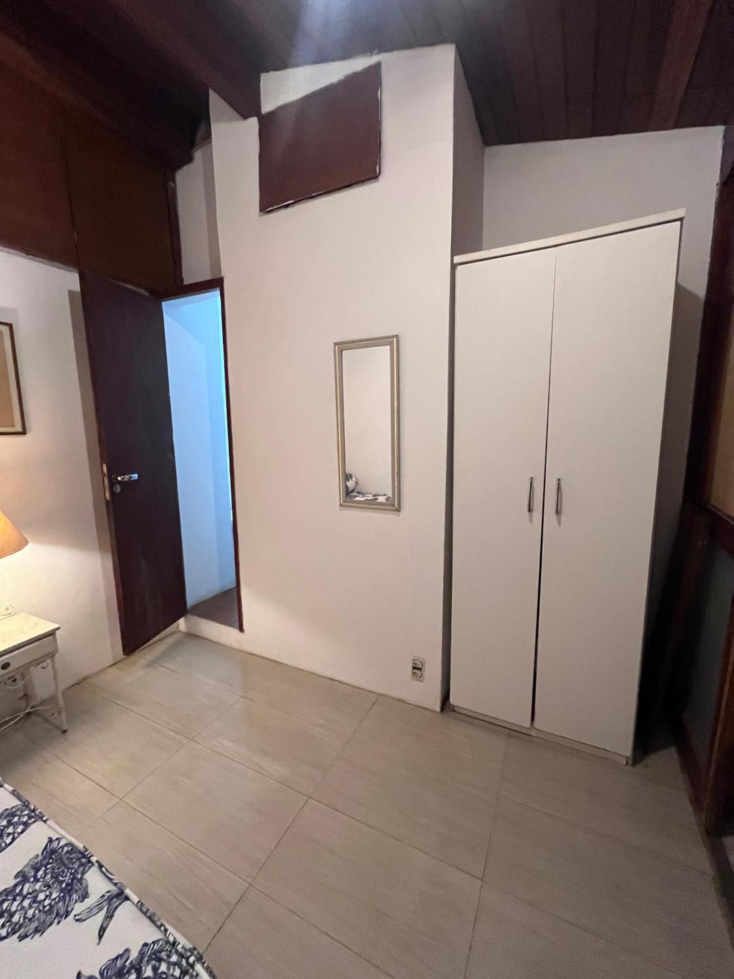 Linda Com Banheiro,em Casa De Rio de Janeiro